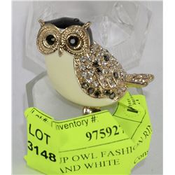STAND UP OWL FASHION RING WITH BLACK AND WHITE