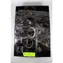 FLAT WITH FASHION JEWELLERY INCL SPRING BRACELETS