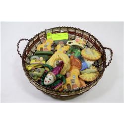 BEADED TRAY FILLED WITH FRIDGE MAGNETS