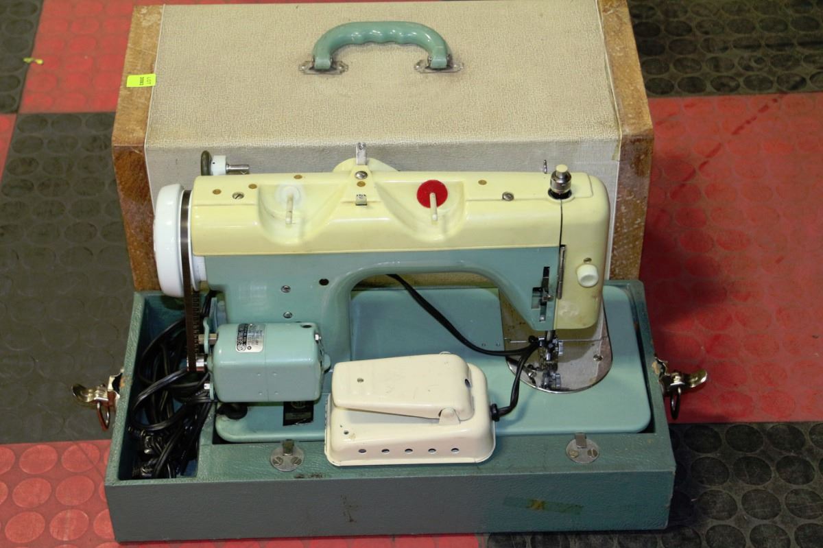 VINTAGE PIEDMONT HUDSON BAY SEWING MACHINE IN