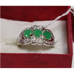 .925 SILVER AND EMERALD RING SIZE 8