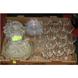 TRAY OF ESTATE GLASSWEAR