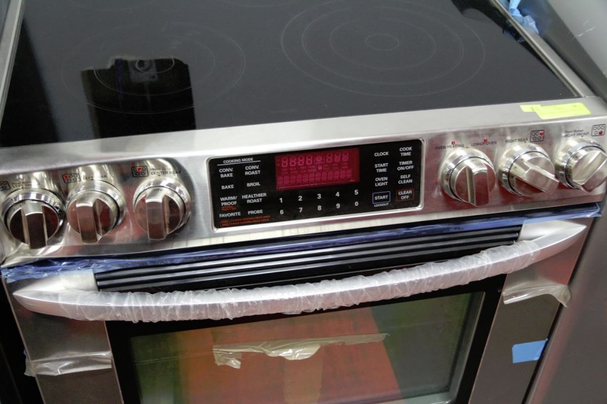 BRAND NEW LG GLASS TOP STOVE