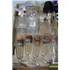 Image 1 : TRAY OF LIQUOR GLASSES, ETC.