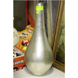 SHOWHOME SILVER TONE VASE - 19"