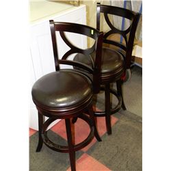 PAIR OF WOOD AND LEATHERETTE SWIVEL BAR STOOLS
