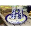 Image 1 : COBALT BLUE AND WHITE VINTAGE PLATE WITH TWO