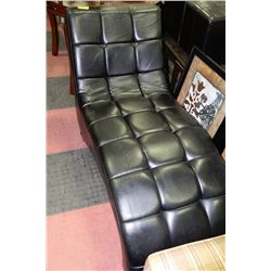 BLACK LEATHERETTE LOUNGER