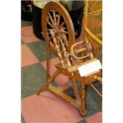 VINTAGE WOOD SPINNING WHEEL
