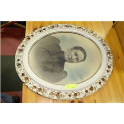 VINTAGE ESTATE OVAL FRAMED LADY PICTURE