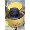 Image 1 : VINTAGE ESTATE STETSON HAT BOX WITH HAT