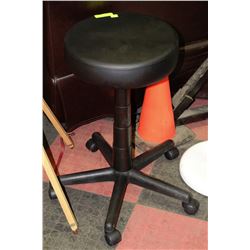 BLACK LEATHER HYDRAULIC STOOL WITH 5 HEAVY DUTY