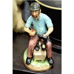 VINTAGE HENRIQUE SHOE SHINER FIGURINE