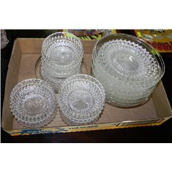 BOX WITH ESTATE GLASS PLATES AND BOWLS