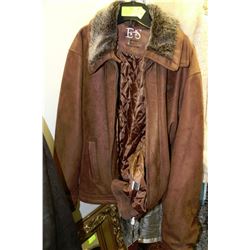 NEW MENS ITALIAN MADE SUEDE JACKET SIZE LARGE-