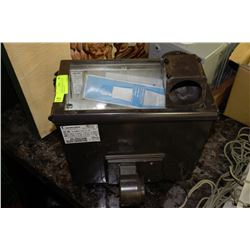 COMPLETE PARKING LOT LIGHT WITH BULB ETC