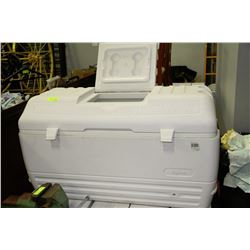 LARGE IGLOO COOLER