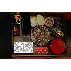 FLAT OF COLLECTIBLE TINS