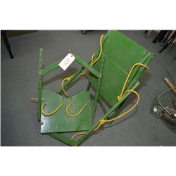 Two Piece Wood & Metal Painted Green Tree Stand ?