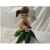 Image 3 : LITTLE GIRL HOLDING FLOWER CERAMIC LAMP TABLE