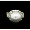 Image 2 : 0.31ctw Pearl and Diamond Ring - Platinum