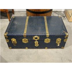 Vintage Trunk w/Tray