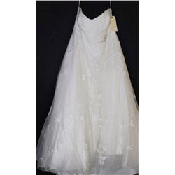 WHITE STRAPLESS LACE OVERLAY TOP WEDDING GOWN W/