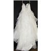 Image 2 : WHITE RUFFLED SKIRT LACE WEDDING DRESS