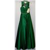 Image 1 : EMERALD GREEN GEMMED CHOKER GOWN