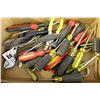 Image 1 : FLAT OF ASSORTED HAND TOOLS