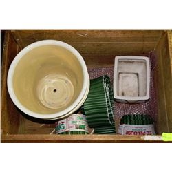 WOOD ROLLING DECK BOX W/CERAMIC POT