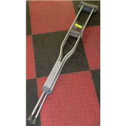 ADJUSTABLE HEIGHT ALUMINUM CRUTCHES