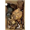 Image 1 : BOX OF ASSORTED WOODEN DECOR