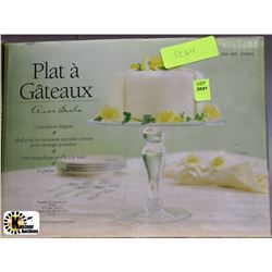 GLASS PEDESTAL CAKE PLATE