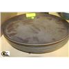 Image 1 : 7 ROUND SERVING TRAYS