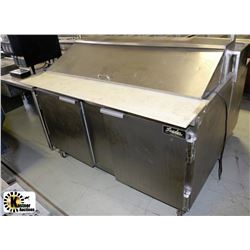 5' SANDWICH TABLE WITH NEW COMPRESSOR