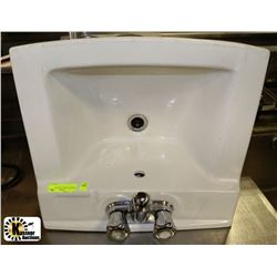 PORCELAIN SINK WITH TAPS
