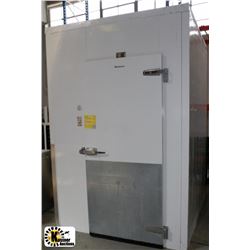WALK IN COOLER - APPROX 6' X 6'