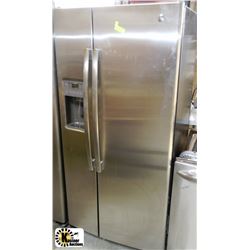 GE STAINLESS STEEL 2 DOOR DIGITAL DISPLAY FRIDGE