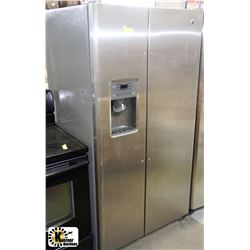GE STAINLESS STEEL 2 DOOR DIGITAL DISPLAY FRIDGE