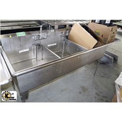 STAINLESS STEEL TRIPLE SINK