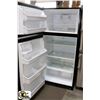 Image 3 : FRIDGIDAIRE TWO DOOR FRIDGE