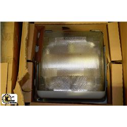 HEAVY DUTY PARKING LOT LIGHT NEW IN BOX 400W