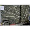 Image 1 : DESIGNER STONE PANELS RAINFOREST GREEN SHOWER