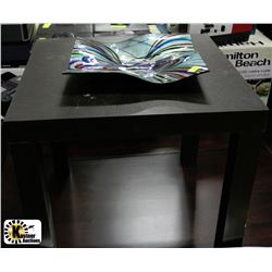 SHOWHOME END TABLE WITH DECORATIVE PLATE