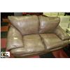 Image 1 : LEATHER LOVESEAT