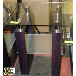 GLASSTOP END TABLE