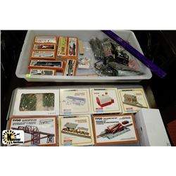 HO SCALE TRAIN SET,INCL. CN LOCOMOTIVE SANTE FE