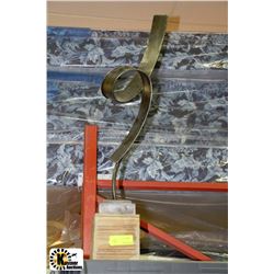 SHOWHOME WOOD AND METAL ORNAMENT