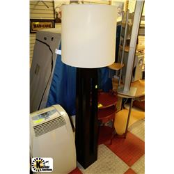 BLACK AND WHITE FLOOR LAMP
